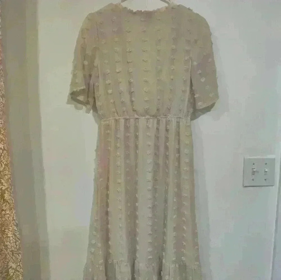 Cream Midi Sundress with V-Neck and Mandarin Collar - Picture 2 of 5